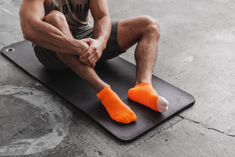 NOBULL Low Socks - Neon Orange White - Ireland (8371JXFOM)